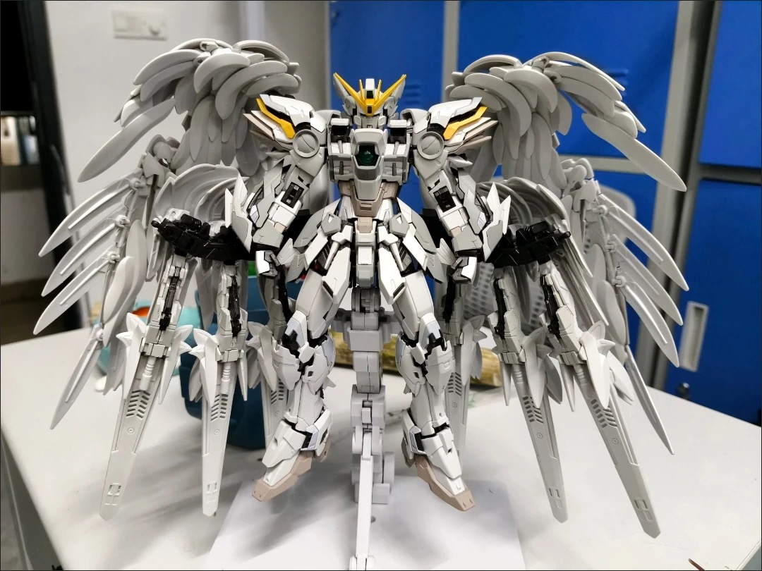 Daban 8827 MG 1/100 Wing Snow  - Model Kit Daban reseña y precio