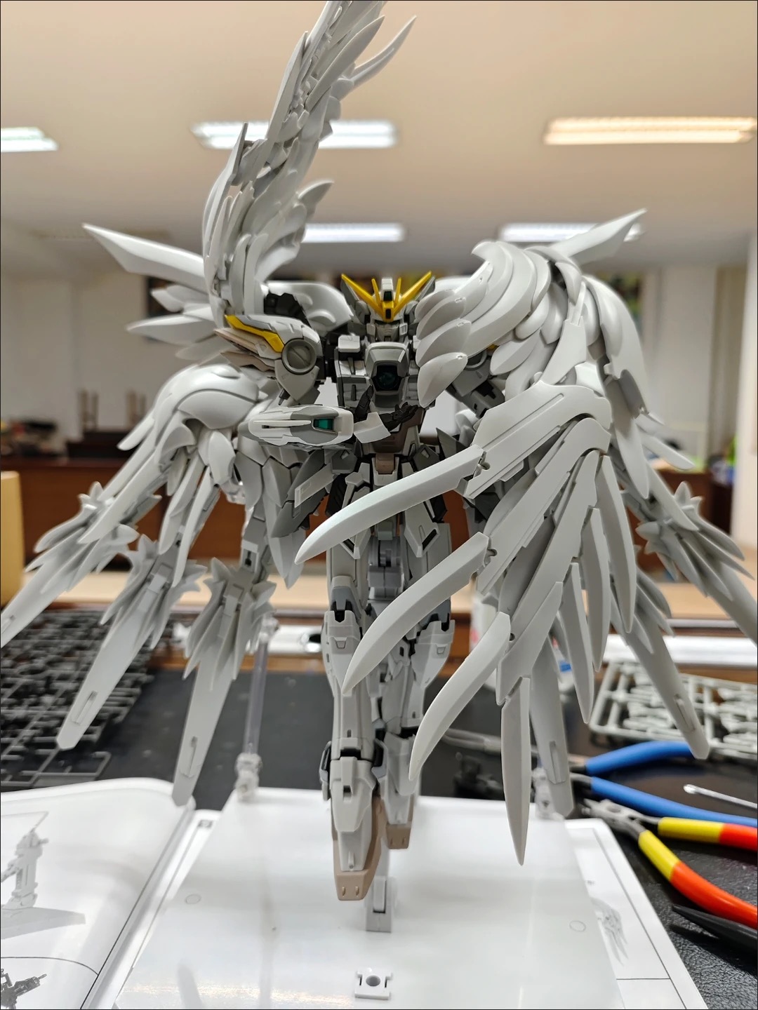 Daban 8827 MG 1/100 Wing Snow  - Model Kit Daban reseña y precio